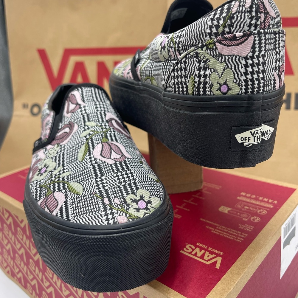 Vans WMNS Classic Slip-On Stackform Platform Sneakers 
Tapestry Floral Black - Picture 8 of 16